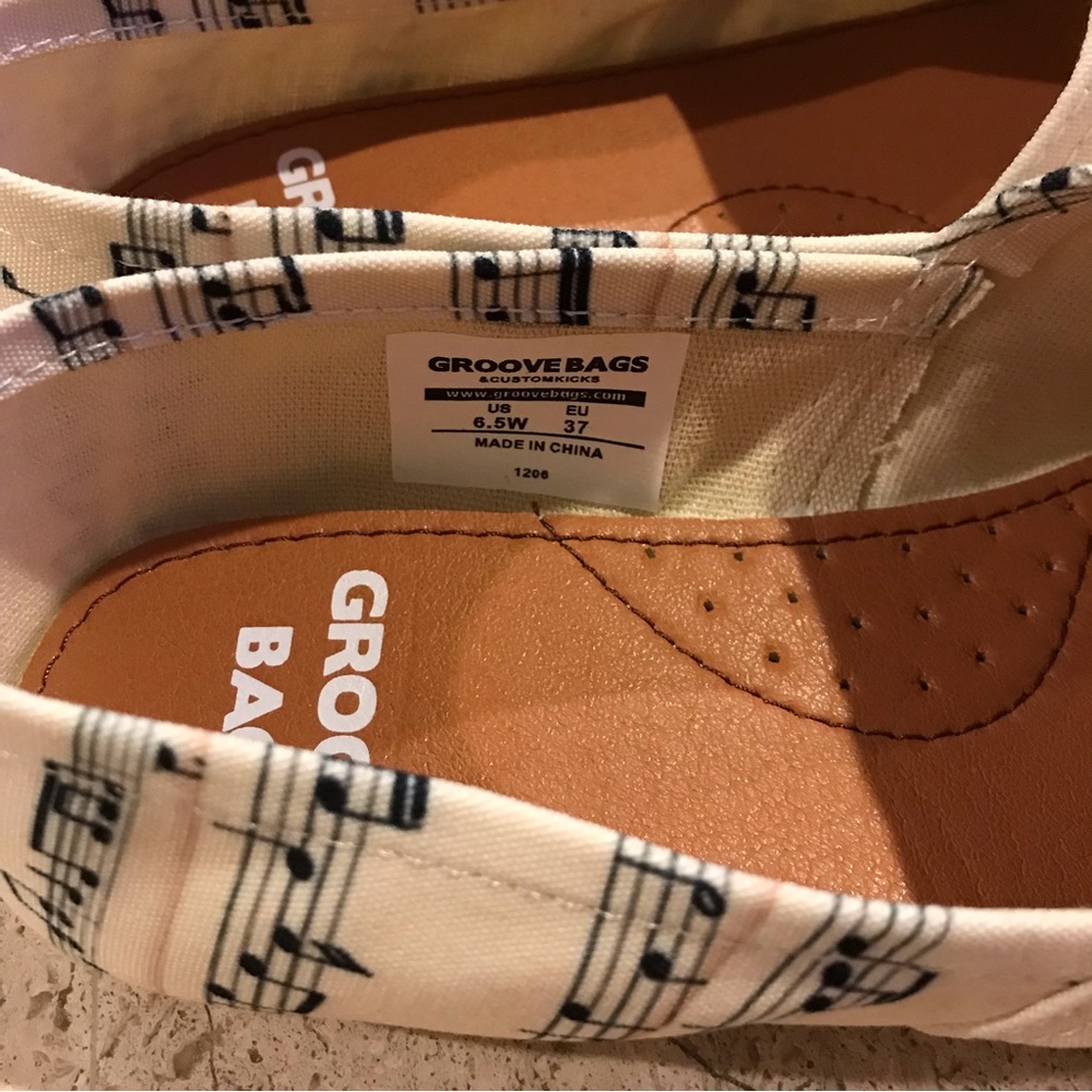 NWOT Music Note Slip On Canvas Flats - Picture 4 of 4